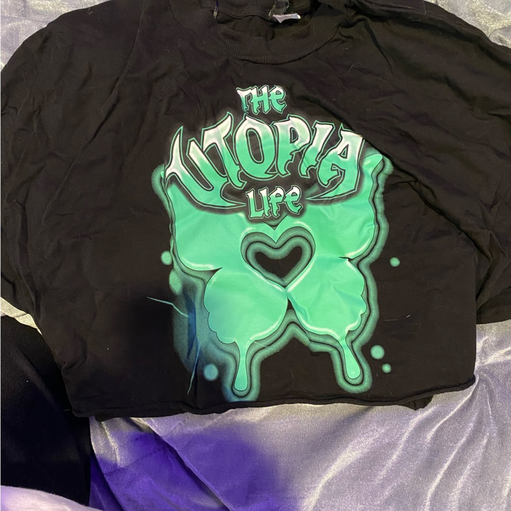 Cropped black and green aesthetic shirt (L)